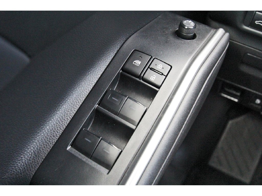 Used 2023 Toyota Highlander XLE AWD/4WD image 25