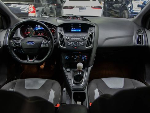 Used 2018 Ford Focus ST image 31