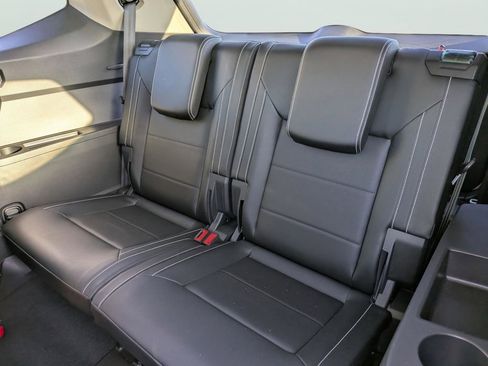 Used 2023 Volkswagen Atlas SE w/ Black Wheel Package FWD image 17