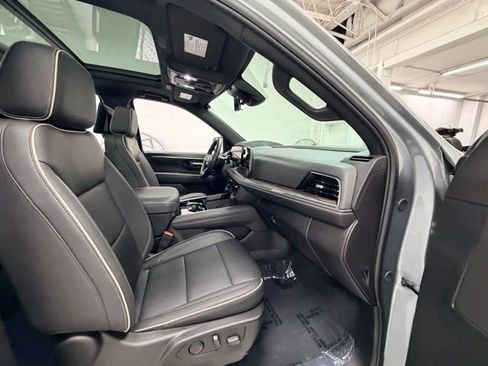 Certified 2025 Chevrolet Tahoe Premier AWD/4WD image 32