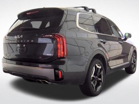 Used 2025 Kia Telluride S AWD/4WD image 2
