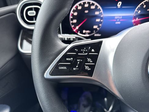 Used 2024 Mercedes-Benz GLC 300 4MATIC image 16