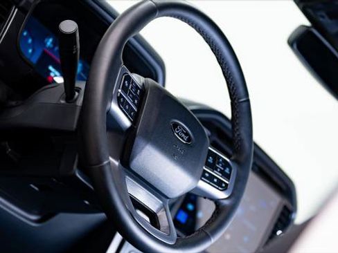 Used 2025 Ford F150 Lariat w/ Equipment Group 501A Mid image 32