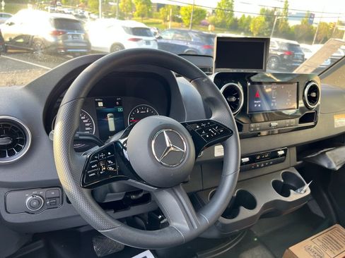 New 2025 Mercedes-Benz Sprinter 4500 image 7
