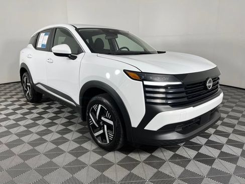 Used 2025 Nissan Kicks SV FWD image 3