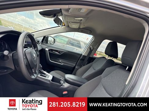 Used 2025 Toyota RAV4 XLE image 16