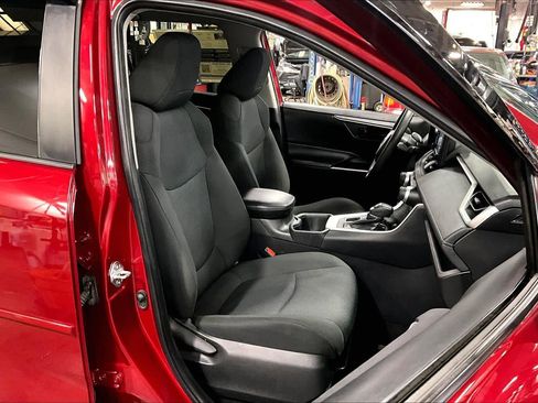 Certified 2022 Toyota RAV4 LE AWD/4WD image 8