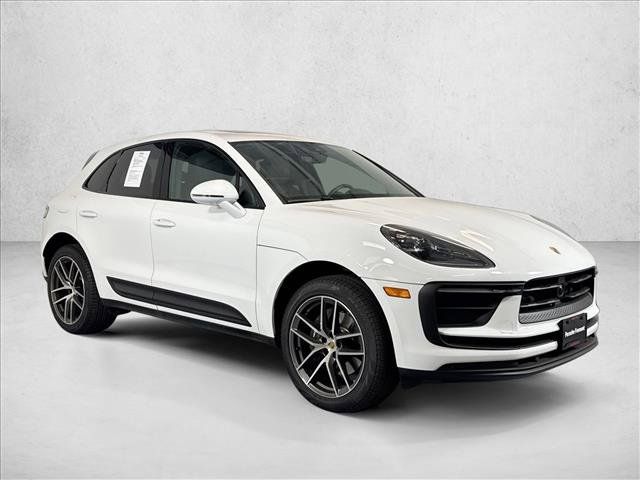 Certified 2025 Porsche Macan AWD/4WD image 7