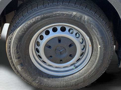 Used 2025 Mercedes-Benz Sprinter 2500 image 24