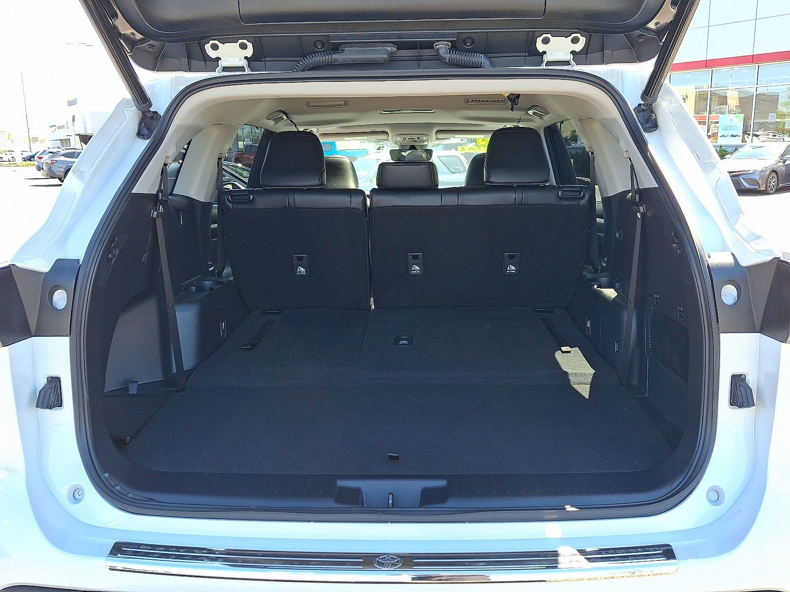 Used 2023 Toyota Highlander XLE w/ Protection Package #3 (TMS) AWD/4WD image 29