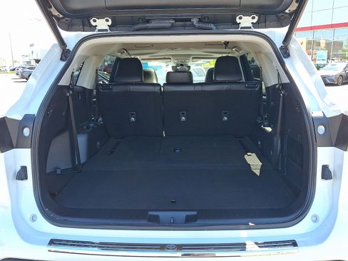 Used 2023 Toyota Highlander XLE w/ Protection Package #3 (TMS) AWD/4WD image 29