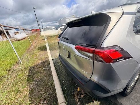 Used 2021 Toyota RAV4 XLE w/ Convenience Package FWD image 5