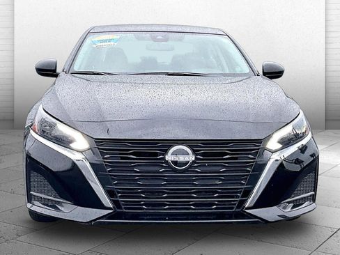 Used 2025 Nissan Altima 2.5 SV FWD image 2
