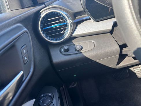 Used 2025 Chevrolet Trax LT image 33