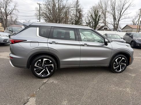 Used 2023 Mitsubishi Outlander SEL image 3