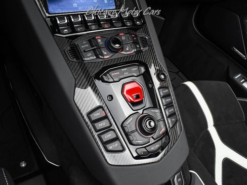 Used 2021 Lamborghini Aventador SVJ image 16