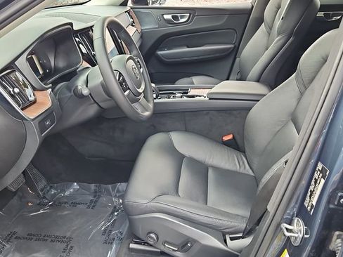 Used 2024 Volvo XC60 B5 Plus image 11