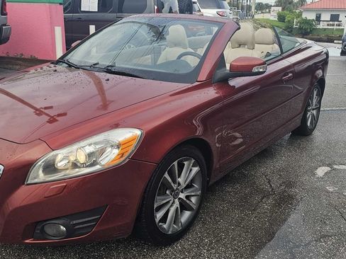Used 2011 Volvo C70 T5 w/ Convenience Pkg FWD image 1