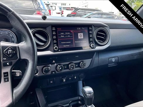 Used 2020 Toyota Tacoma TRD Off-Road AWD/4WD image 9