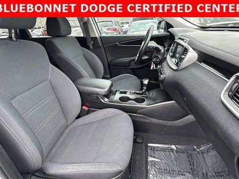 Used 2019 Kia Sorento LX w/ LX Convenience Package image 32