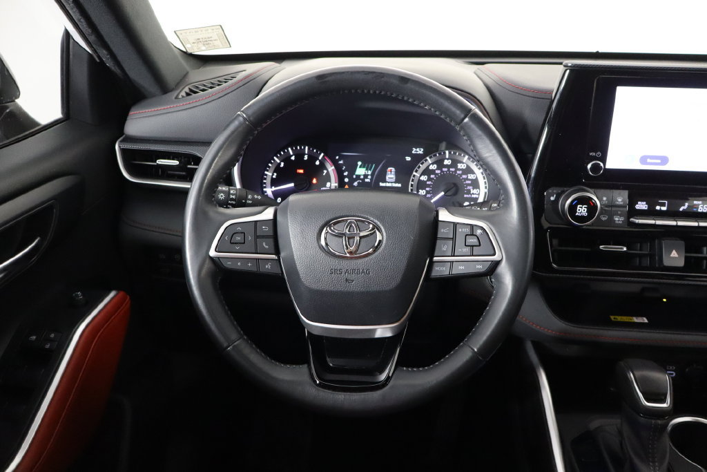 Used 2023 Toyota Highlander XSE FWD image 7