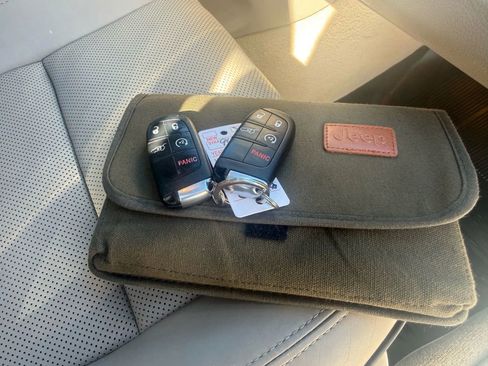 Used 2014 Jeep Grand Cherokee Overland w/ Advanced Technology Group image 50