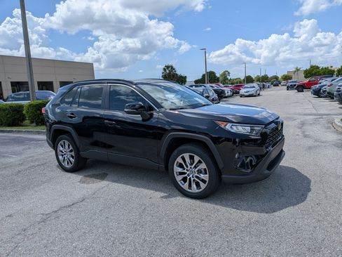 Used 2020 Toyota RAV4 XLE Premium FWD image 1