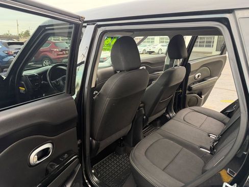 Used 2016 Kia Soul + w/ Audio Package FWD image 10