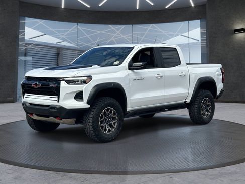 Used 2025 Chevrolet Colorado ZR2 AWD/4WD image 2