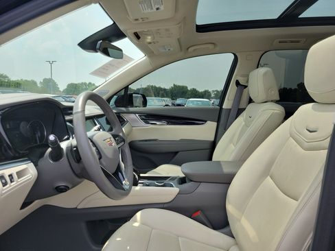 Used 2025 Cadillac XT6 Premium Luxury w/ LPO, Floor Liner Package AWD/4WD image 15