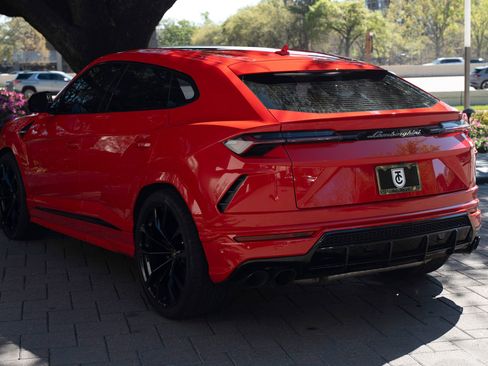 Used 2022 Lamborghini Urus AWD/4WD image 16