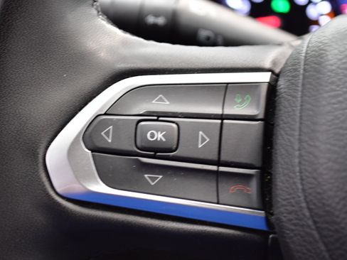 Used 2025 Jeep Compass Limited image 22