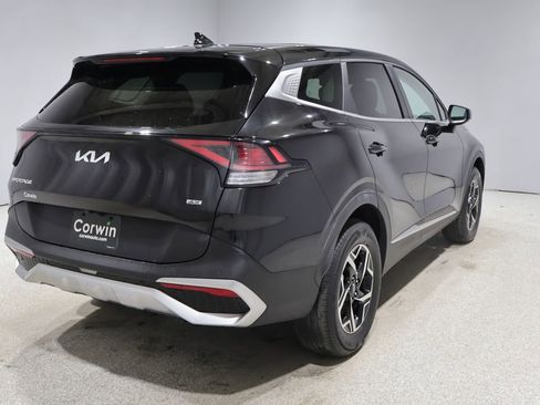 Used 2025 Kia Sportage LX image 2
