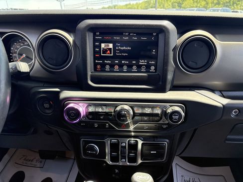 Used 2018 Jeep Wrangler Unlimited Sport S AWD/4WD image 26