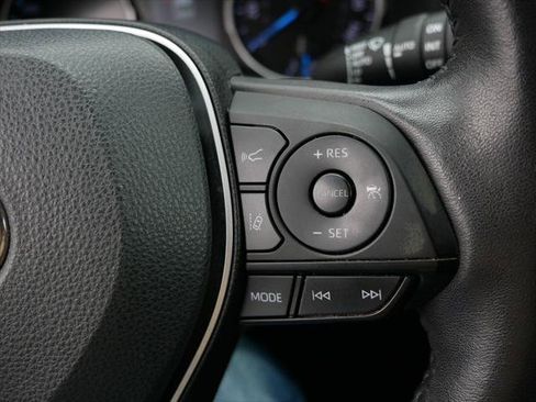 Certified 2022 Toyota RAV4 XLE Premium AWD/4WD image 27