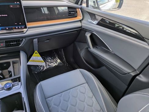 New 2026 Volkswagen Tiguan SEL R-Line image 17