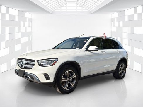 Used 2021 Mercedes-Benz GLC 300 w/ Premium Package image 3