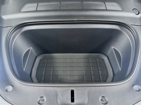 Used 2023 Tesla Model Y Long Range image 31