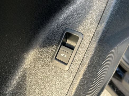 Used 2025 Audi Q3 2.0T Premium image 25