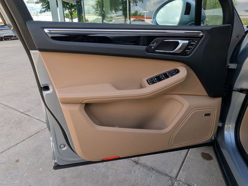 Certified 2026 Porsche Macan AWD/4WD image 13