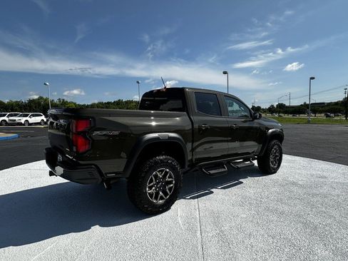 Used 2025 Chevrolet Colorado ZR2 w/ Technology Package AWD/4WD image 7