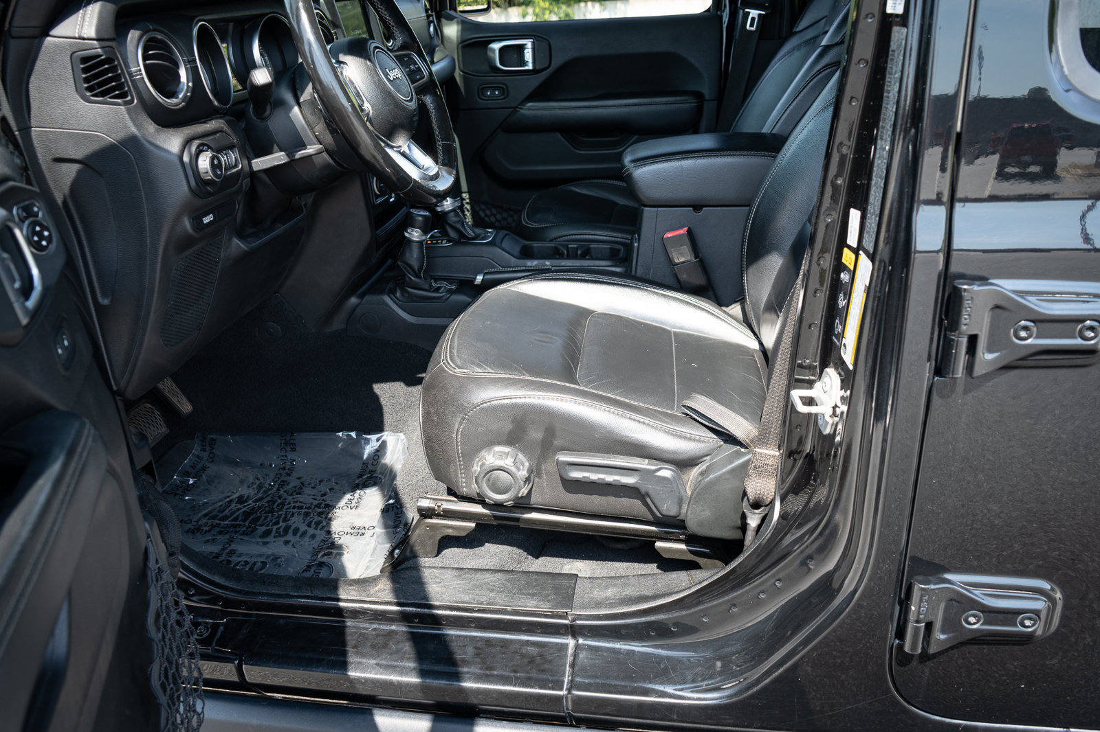 Used 2020 Jeep Gladiator Overland AWD/4WD image 17