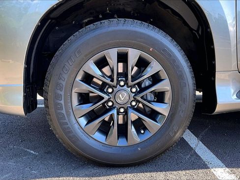 Used 2023 Lexus GX 460 Premium w/ Premium Package AWD/4WD image 8