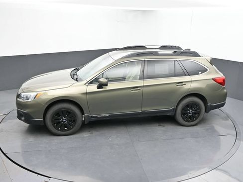 Used 2017 Subaru Outback 2.5i Premium w/ Popular Package #2 AWD/4WD image 39