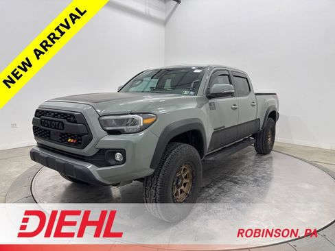 Used 2023 Toyota Tacoma TRD Off-Road image 3