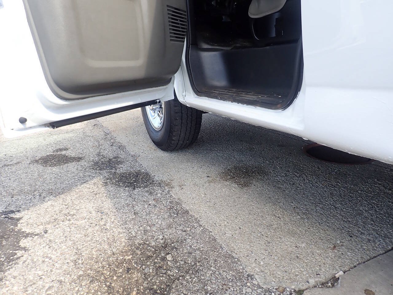 Used 2014 Chevrolet Express 2500 RWD image 9
