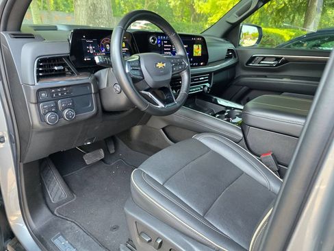 Used 2025 Chevrolet Tahoe Premier AWD/4WD image 11