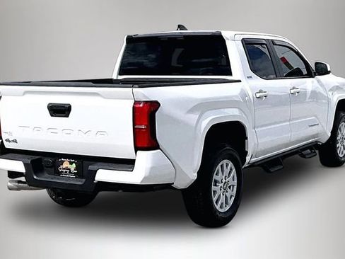 Used 2025 Toyota Tacoma SR5 AWD/4WD image 5