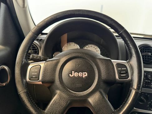Used 2002 Jeep Liberty Limited AWD/4WD image 11