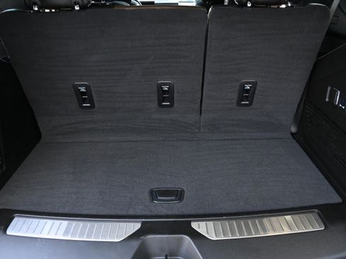 Used 2025 GMC Yukon Denali Ultimate image 32